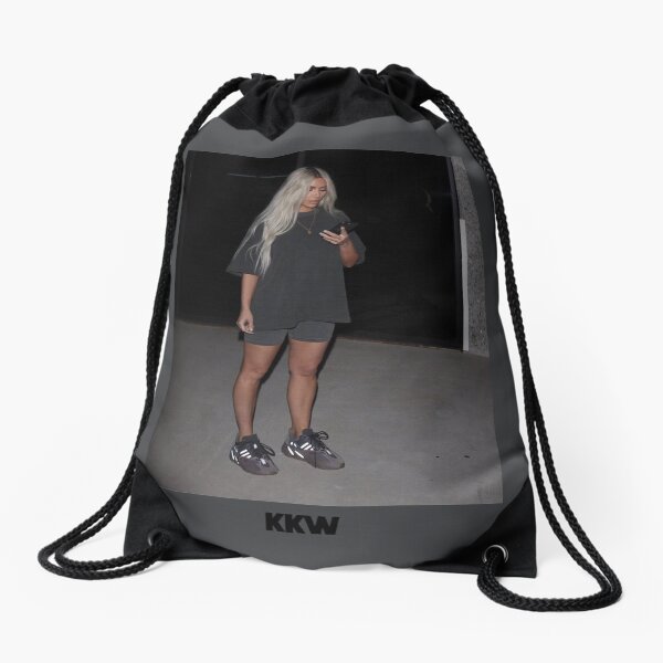 Vista previa del artículo con la obra «Kim Kardashian KKW 12», diseñado y vendido por scultura.