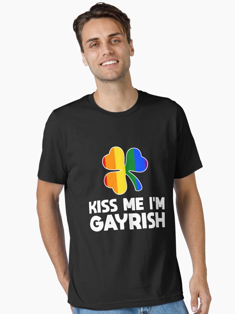 Thumbnail 1 von 7, Essential T-Shirt, Kiss Me I'm Gayrish LGBT Shamrock - LGBT Pride Month Gift designt und verkauft von yeoys.