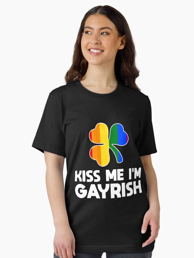 Thumbnail 2 von 7, Essential T-Shirt, Kiss Me I'm Gayrish LGBT Shamrock - LGBT Pride Month Gift designt und verkauft von yeoys.