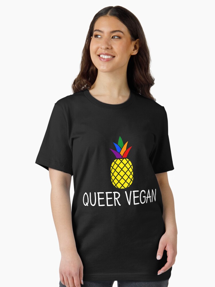 Thumbnail 2 von 7, Essential T-Shirt, Queer Vegan - LGBT Pride Month Gift designt und verkauft von yeoys.