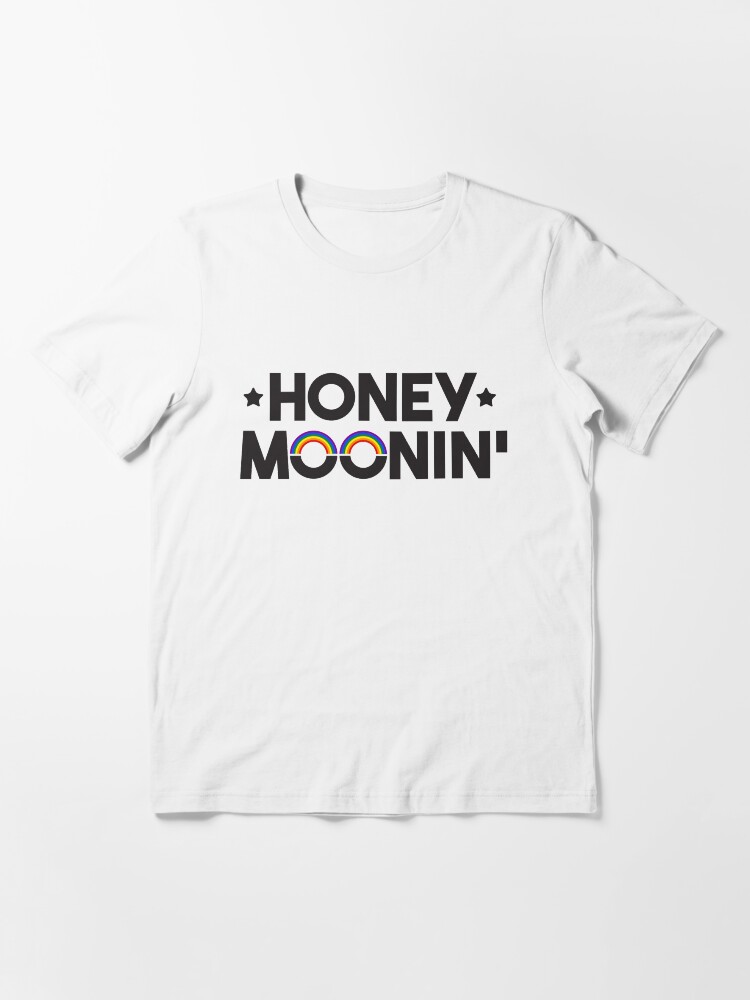 Thumbnail 3 von 7, Essential T-Shirt, Honey Moonin' - LGBT Pride Month Gift designt und verkauft von yeoys.