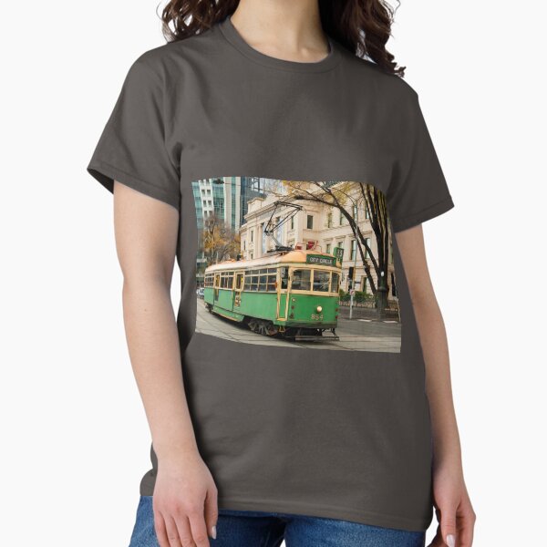Aperçu de l'œuvre Un vieux tramway vert créée et vendue par Vickie Burt.