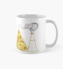 Elefant, der den Baum verziert Tasse (Standard)
