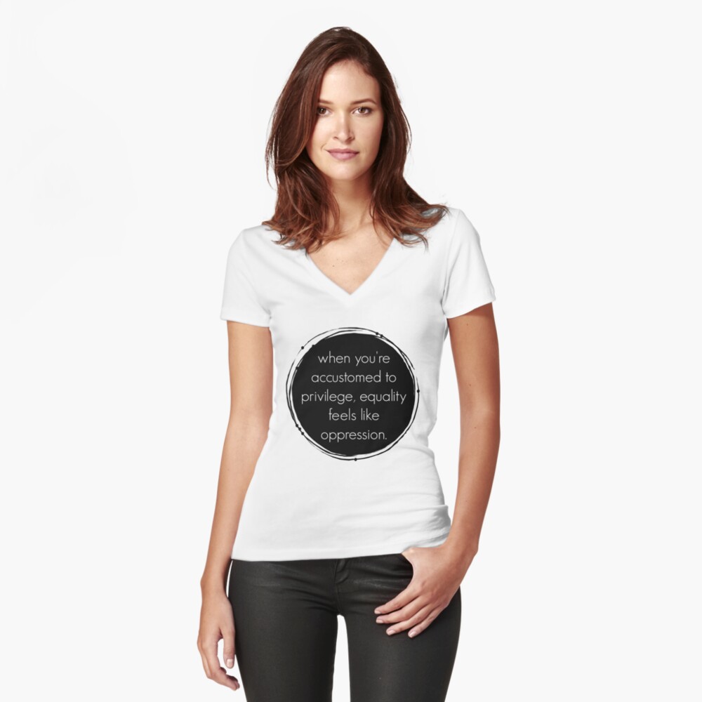 Artikel-Vorschau von Tailliertes T-Shirt mit V-Ausschnitt, designt und verkauft von herizon.