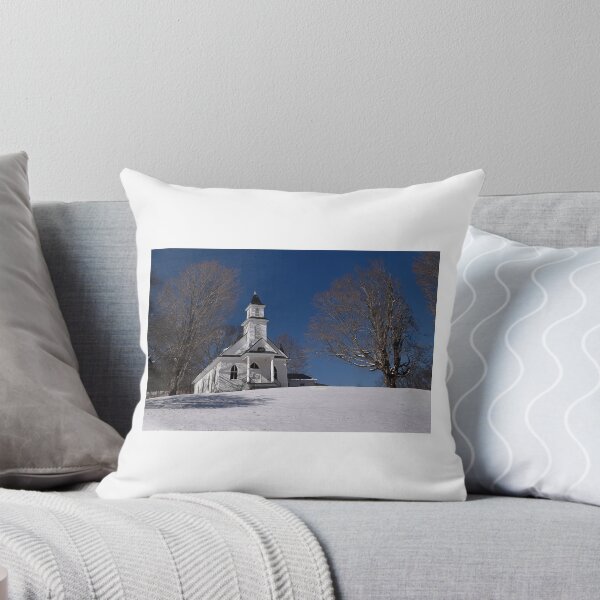Aperçu de l'œuvre Snowy Mountain Church créée et vendue par J Jennelle.
