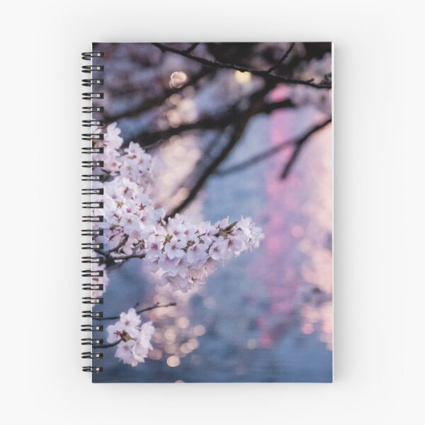Artikelvorschau, Japanische Sakura in der Nacht entworfen und verkauft von TokyoLens.