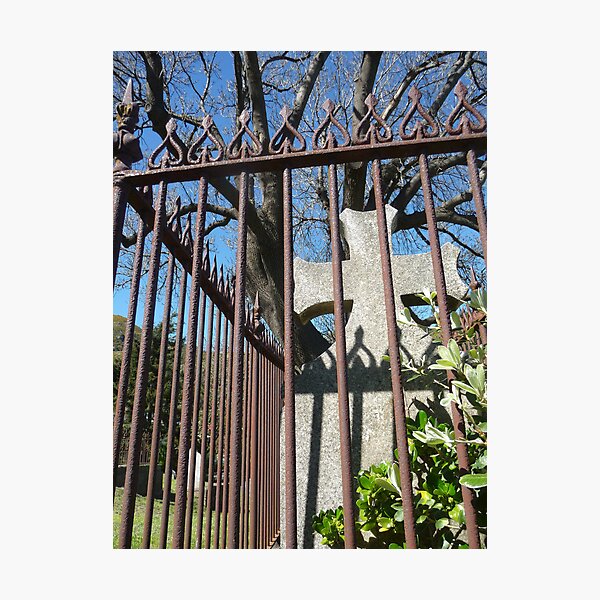 Artikelvorschau, Lyttelton Cemetary entworfen und verkauft von Steven Carpinter.