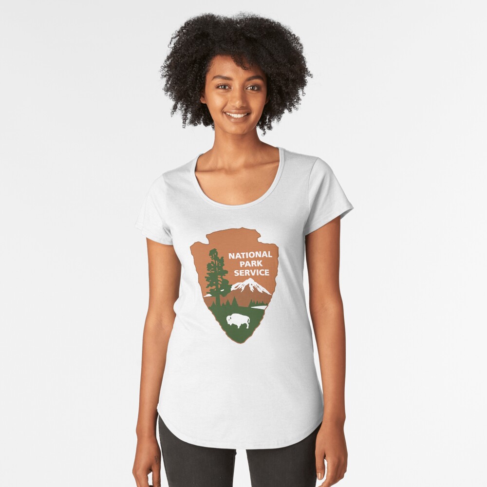 Vista previa del artículo con la obra «Camiseta premium de cuello ancho», diseñado y vendido por Bebface.