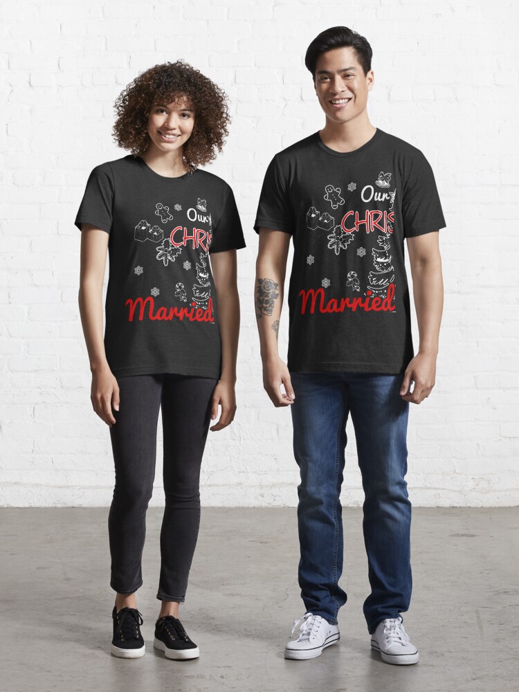 Camiseta «Nuestras primeras camisas parejas casadas de Navidad 2019 - Regalos para Navidad (Parte 1)» de samchez | Redbubble
