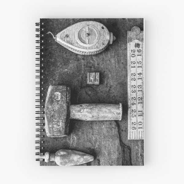 Aperçu de l'œuvre Nature morte d'outils à l'ancienne créée et vendue par Alanqpr.