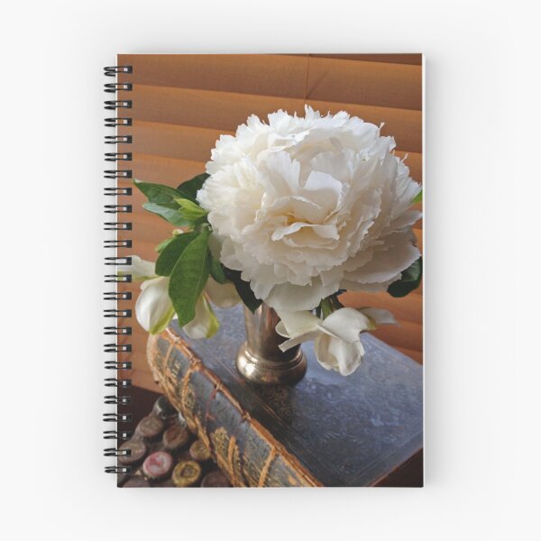 Aperçu de l'œuvre Pivoine blanche avec l'ancienne Bible de la famille créée et vendue par Barbara E Wyeth.