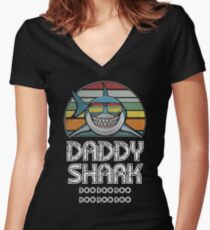 Daddy Shark Retro - Für dunklen Druck Tailliertes T-Shirt mit V-Ausschnitt