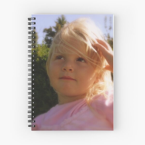 Aperçu de l'œuvre Beautiful little girl daydreaming créée et vendue par marshy69.