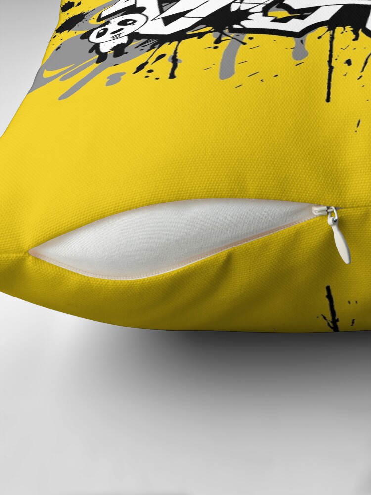 Aperçu 2 sur 4. Coussin avec l'œuvre Graffiti créée et vendue par fnoul.