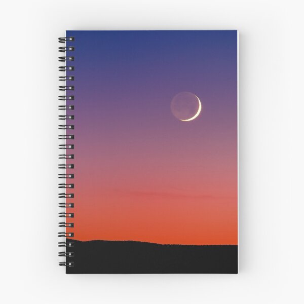 Aperçu de l'œuvre Grand Crescent Moonset créée et vendue par FortPhoto.