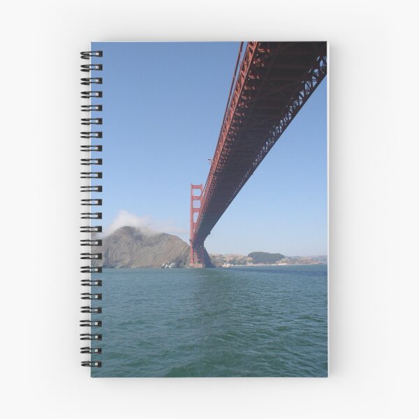 Aperçu de l'œuvre Under the Golden Gate Bridge  créée et vendue par Chele Willow.