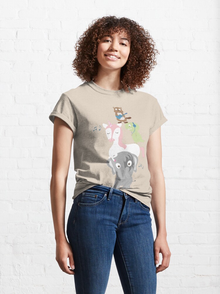 Imagen 4 de 7, Camiseta clásica con la obra Música del bosque, diseñada y vendida por creotumundo.