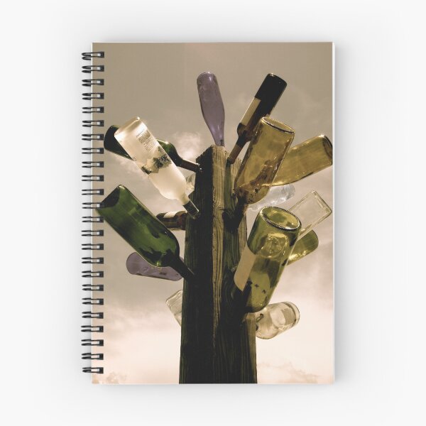 Aperçu de l'œuvre Bottle Tree créée et vendue par Katie Gill.