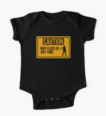 Vorsicht kann Floss jederzeit lustiges Flossing-Design-Geschenk Baby Body Kurzarm