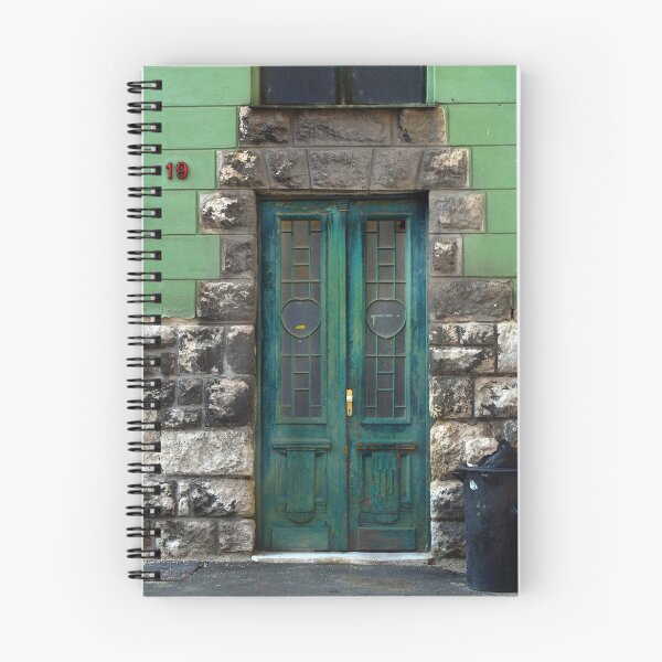Aperçu de l'œuvre Green door, Pecs créée et vendue par culturequest.
