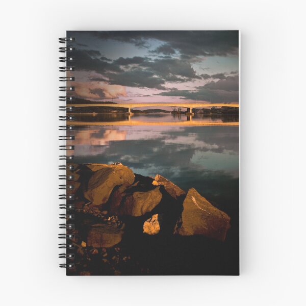 Item preview,  reflejando el resplandor anaranjado del atardecer.
Conduciendo a casa desde el trabajo, me presentaron los excelentes colores y reflejos designed and sold by Rob Brooks.