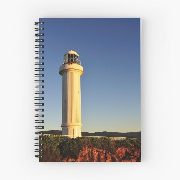 Artikelvorschau, Wollongong Lighthouse Sunrise Light entworfen und verkauft von Stephen Balson.