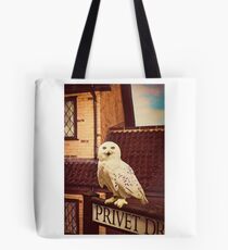 Hedwig on Privet Drive Sign Tote Bag