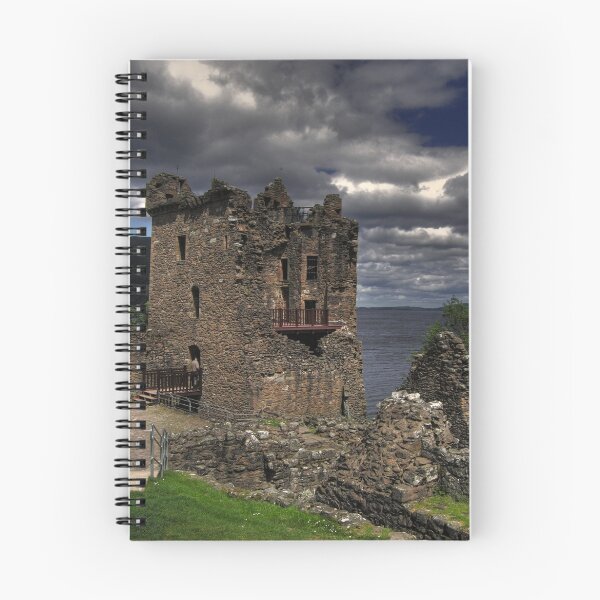 Aperçu de l'œuvre Loch Ness en Écosse. C'est la version "originale": http: //www.redbubble.com/people/gerrymac/art/513143-3-the-tower. (cliquez sur le lien puis appuyez sur le bouton «retour»)
! http: //images-3.redbubble.net/img/art/framecolor: noir / framestyle: fl créée et vendue par GerryMac.