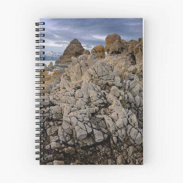 Artikelvorschau, Pyramid Lake entworfen und verkauft von Cecil Whitt.