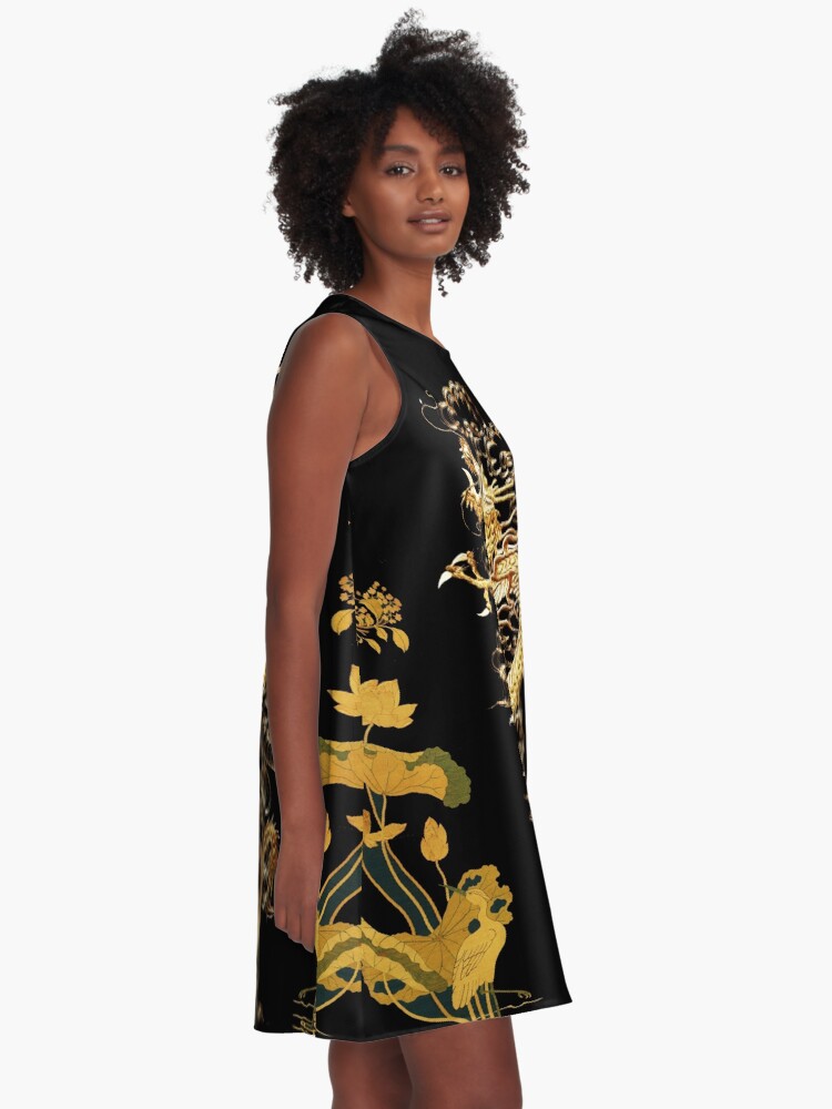 Robe trapèze for Sale avec l'œuvre « DRAGON D'OR EN NOIR, Aigrette