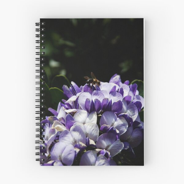 Artikelvorschau, Mountain Laurel and Bees entworfen und verkauft von TJ Zook.