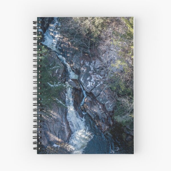 Artikelvorschau, Pikes Falls, Vermont-Siemer-Produktionsfirma entworfen und verkauft von Siemer Production Company.