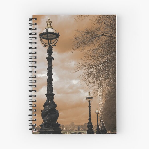 Aperçu de l'œuvre London Lamps Toned créée et vendue par Andy Mays.