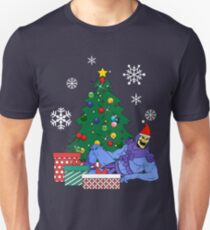 Skeletor um den Weihnachtsbaum Slim Fit T-Shirt