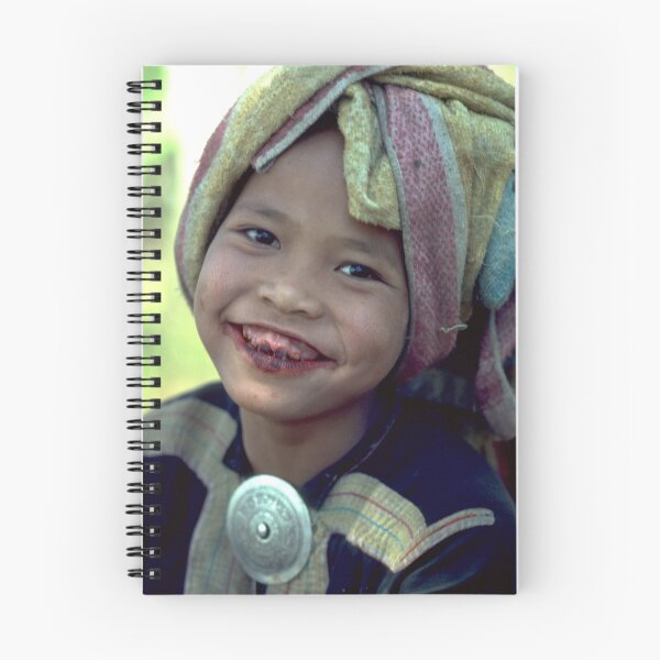 Artikelvorschau, Lahu girl with betel smile entworfen und verkauft von John Spies.