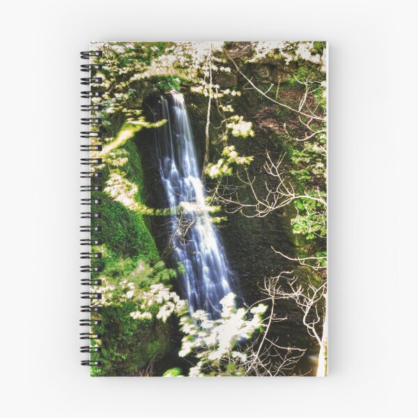 Aperçu de l'œuvre Falling Foss créée et vendue par Trevor Kersley.