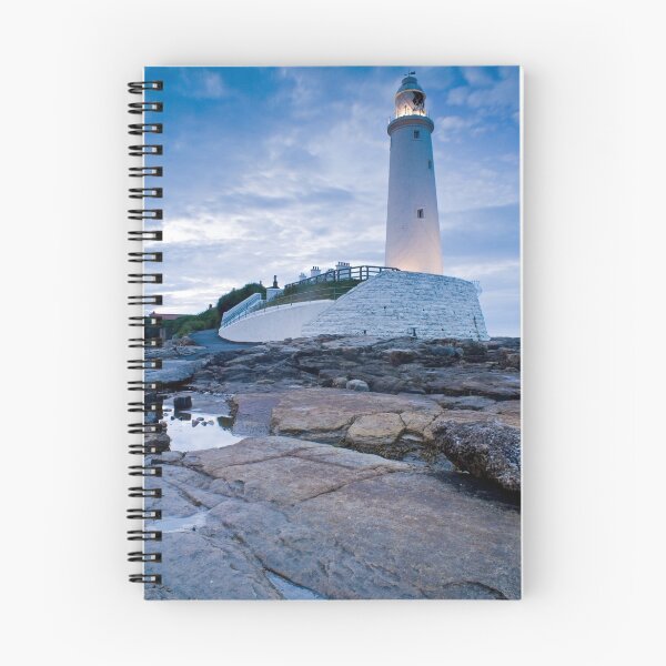 Aperçu de l'œuvre St. MARY'S LIGHTHOUSE IN BLUE créée et vendue par Michael Halliday.