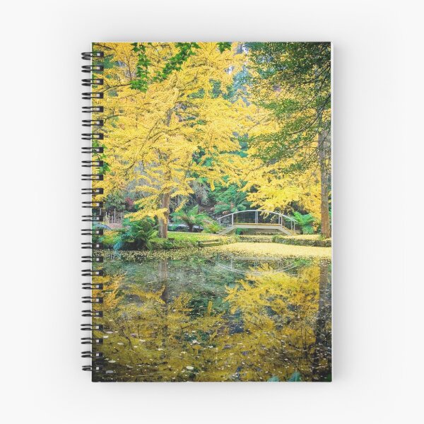 Artikelvorschau, Bridge over the lake at Alfred Nicholas Gardens in portrait entworfen und verkauft von Elana Bailey.