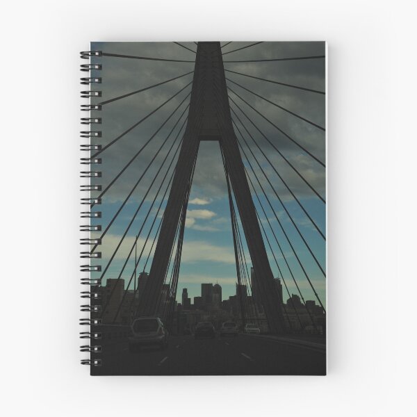 Aperçu de l'œuvre Bridge & City créée et vendue par Virginia Chen.