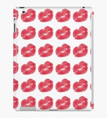 Lippenstiftkussdruck - rot iPad-Hülle & Klebefolie
