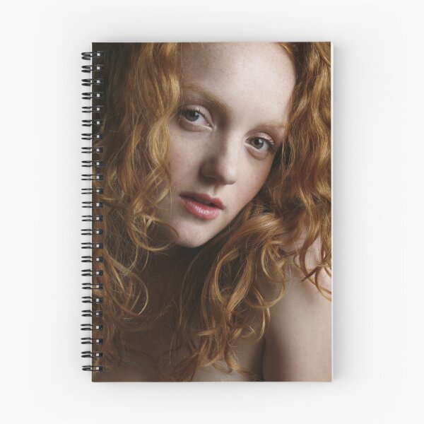 Artikelvorschau, Holly - a beautiful redhead entworfen und verkauft von Andy G Williams.