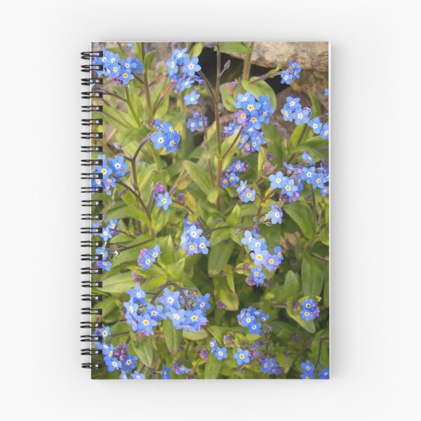 Aperçu de l'œuvre blue flowers créée et vendue par Dani Hughes.