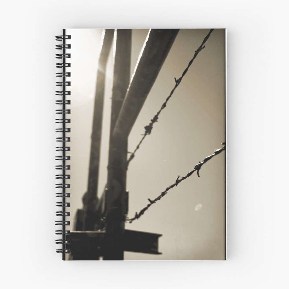Vista previa del artículo con la obra «Cuaderno de espiral», diseñado y vendido por Rdestruction.