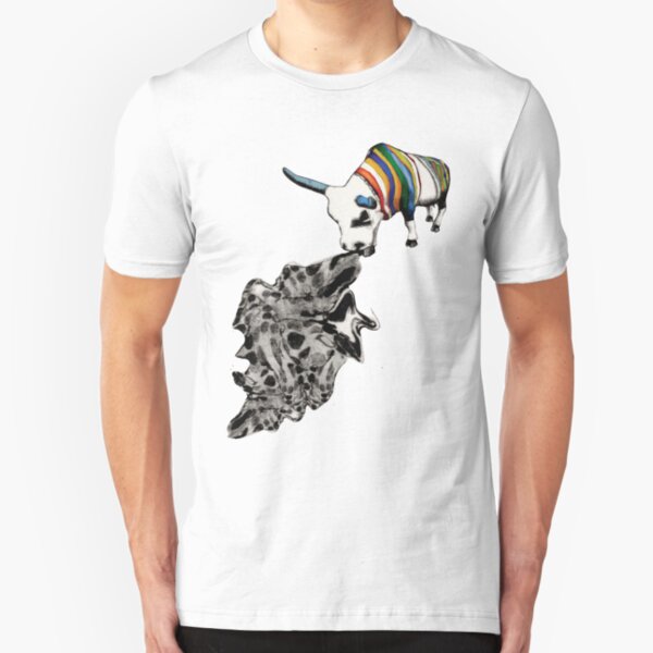 COW eating a dress T Slim Fit T-Shirt