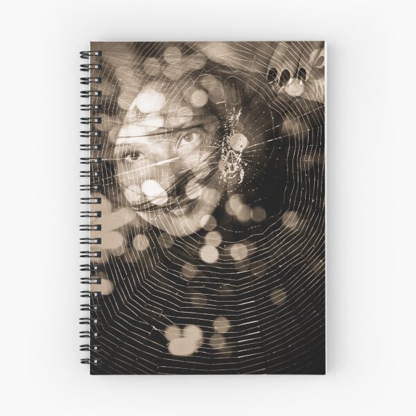 Aperçu de l'œuvre Tangled Web créée et vendue par Minna  Waring.
