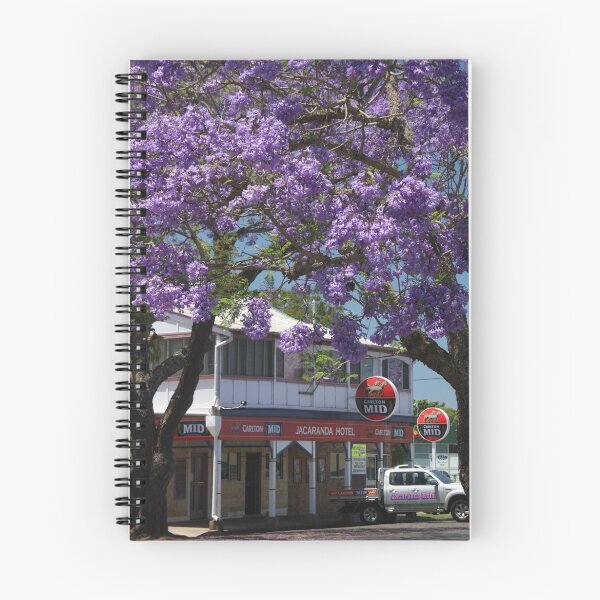 Aperçu de l'œuvre Jacarandas at the Jacaranda Hotel (Grafton) créée et vendue par BGpix.