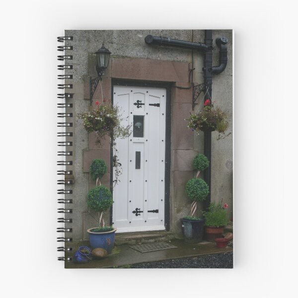 Artikelvorschau, The Old Farmhouse Door entworfen und verkauft von Bernadette Watts.