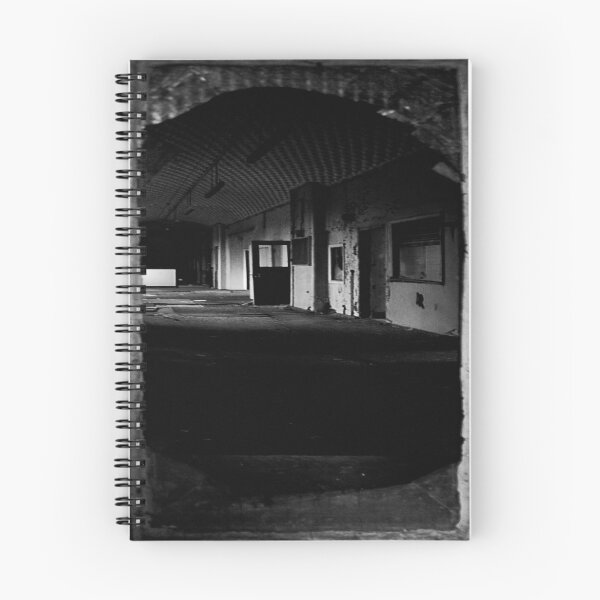 Aperçu de l'œuvre Corridor encadré créée et vendue par JamieScott.