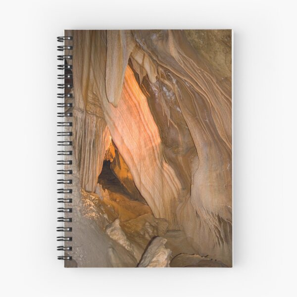 Aperçu de l'œuvre Jenolan Caves créée et vendue par DebGillmore.