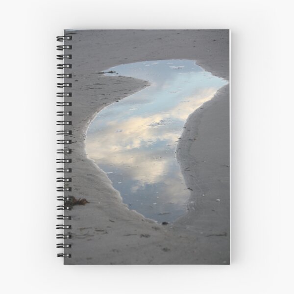 Aperçu de l'œuvre Reflecting Beach Art créée et vendue par Diana Grunwald.
